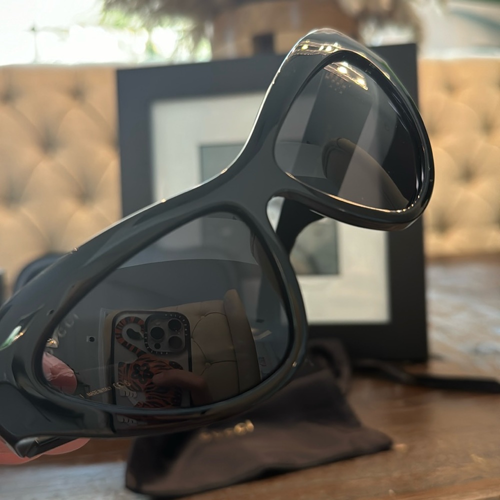 Gucci Cat eye Sunglasses ๐โโฌ - Picture 5 of 6